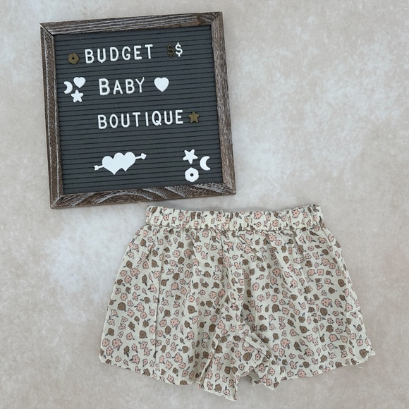 New Rylee + Cru Floral Solana Shorts - Picture 2 of 2